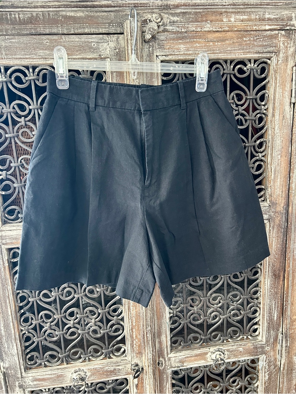 GAP Black Linen Pleated Dress Shorts